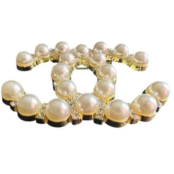 CHANEL Gold Pearl and Crystal Interlocking CC Brooch Fall/Winter 2023 (CCXX019) - Picture 3 of 4